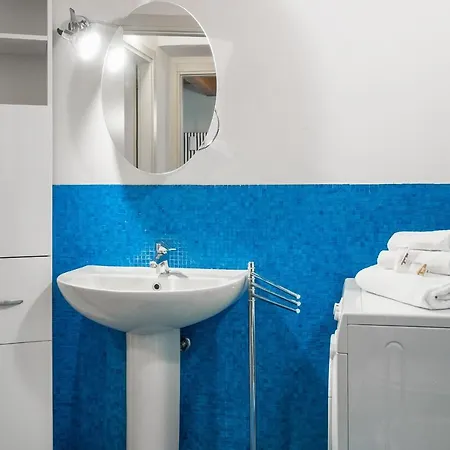 Flats4rent Deborah Apartment